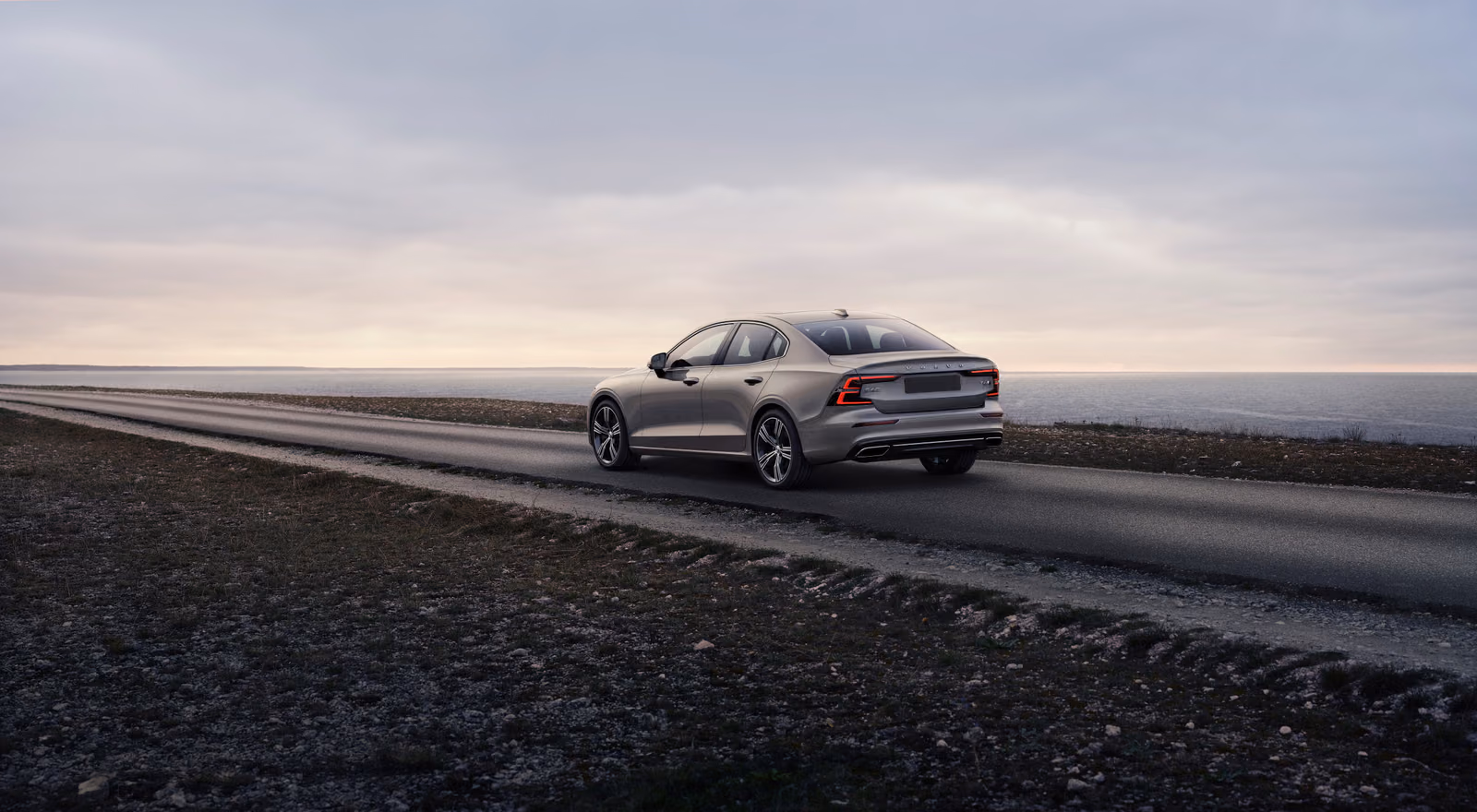 Volvo S60 — вид сбоку