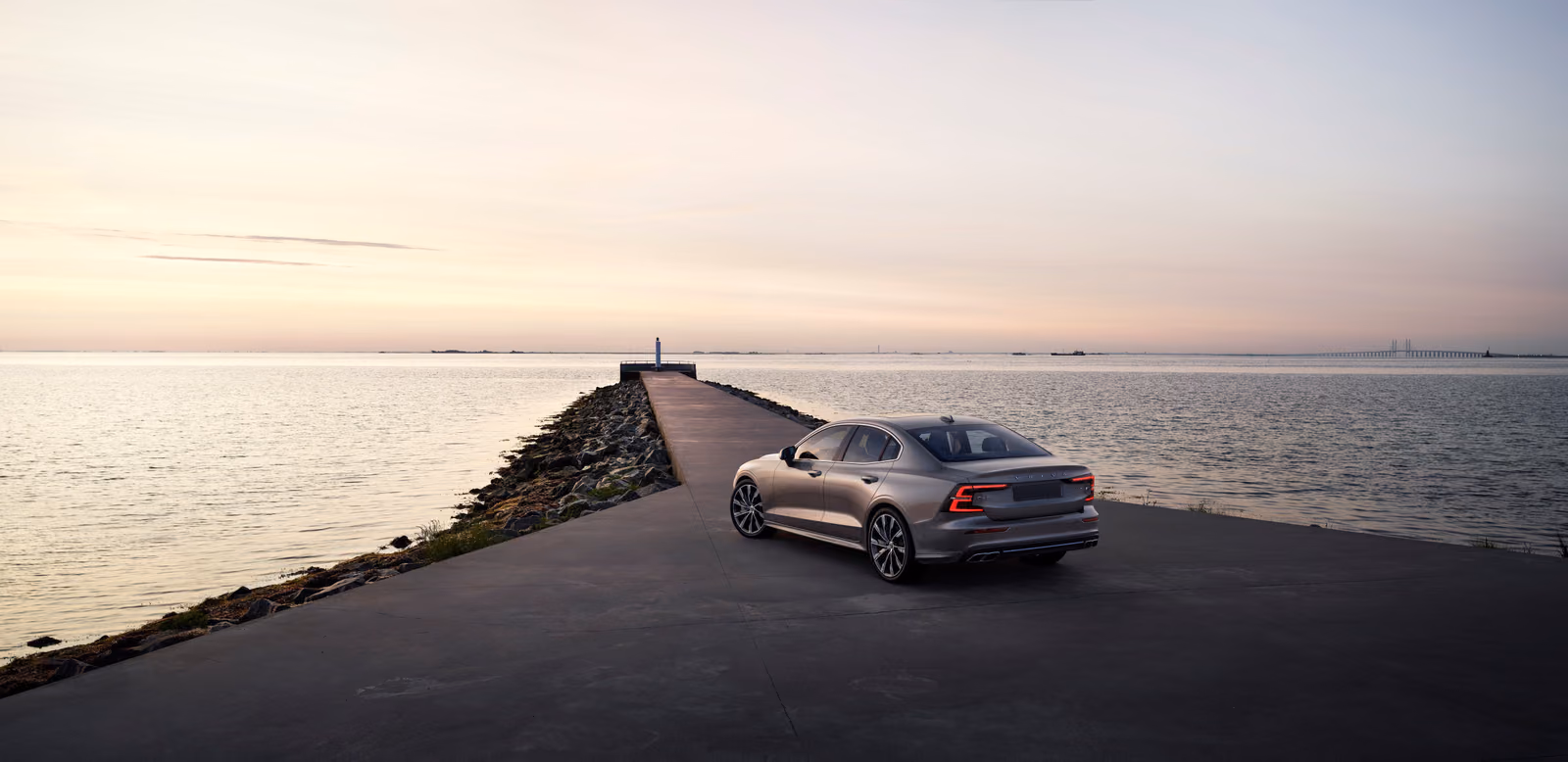 Volvo S60 — спереди в три четверти