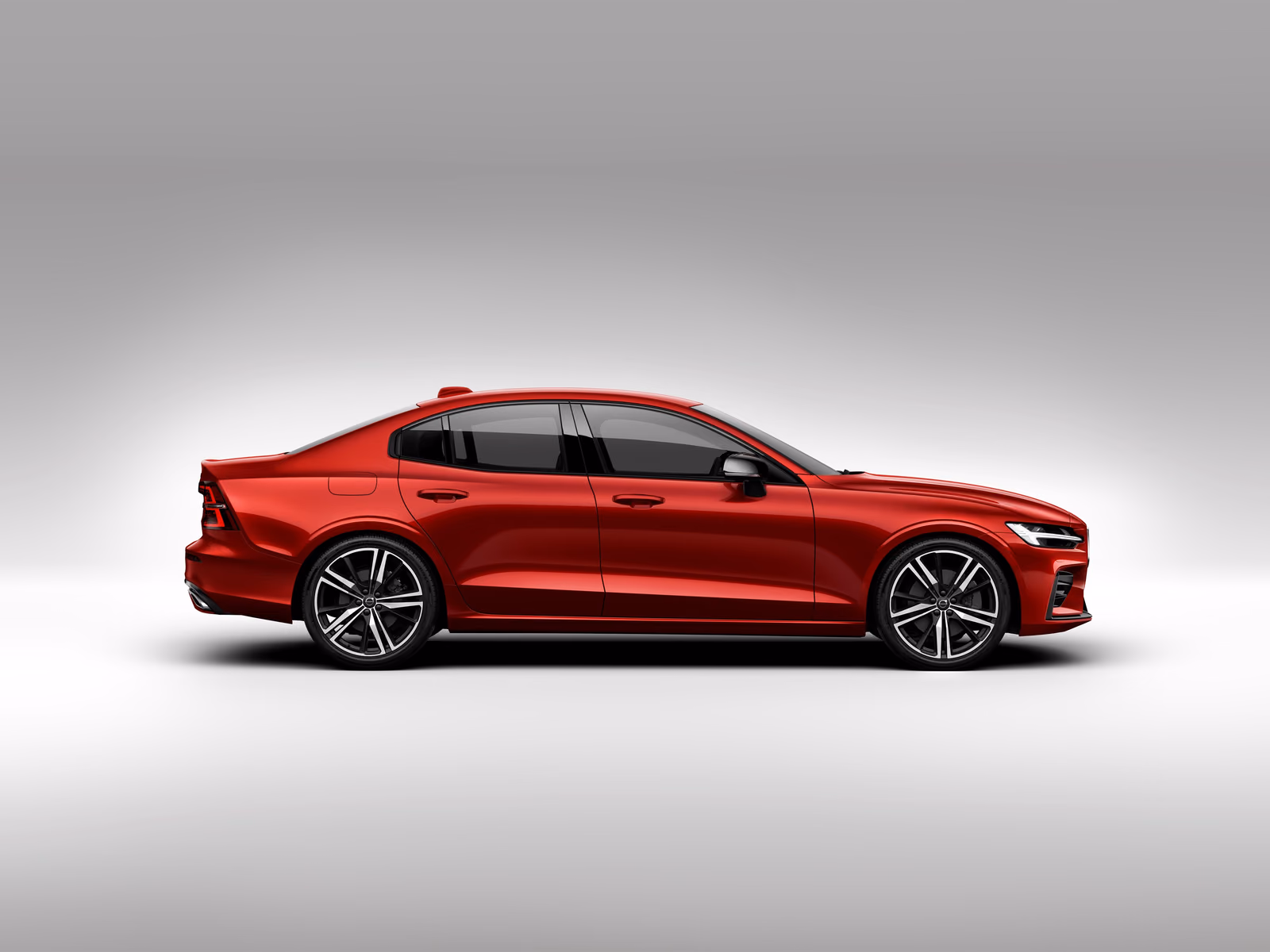 Volvo S60 — вид сбоку