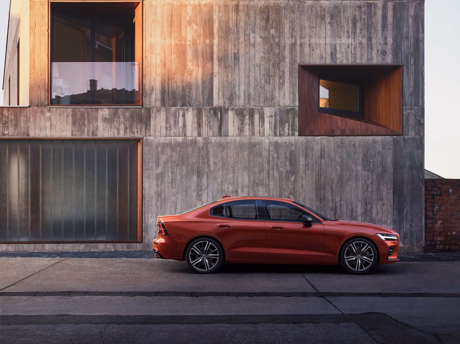 Volvo S60 — вид сбоку