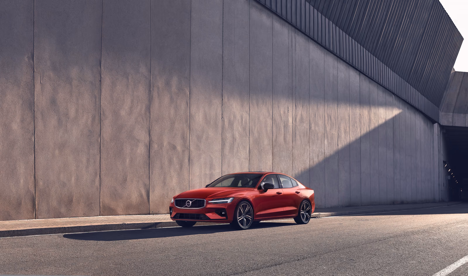 Volvo S60 — вид спереди