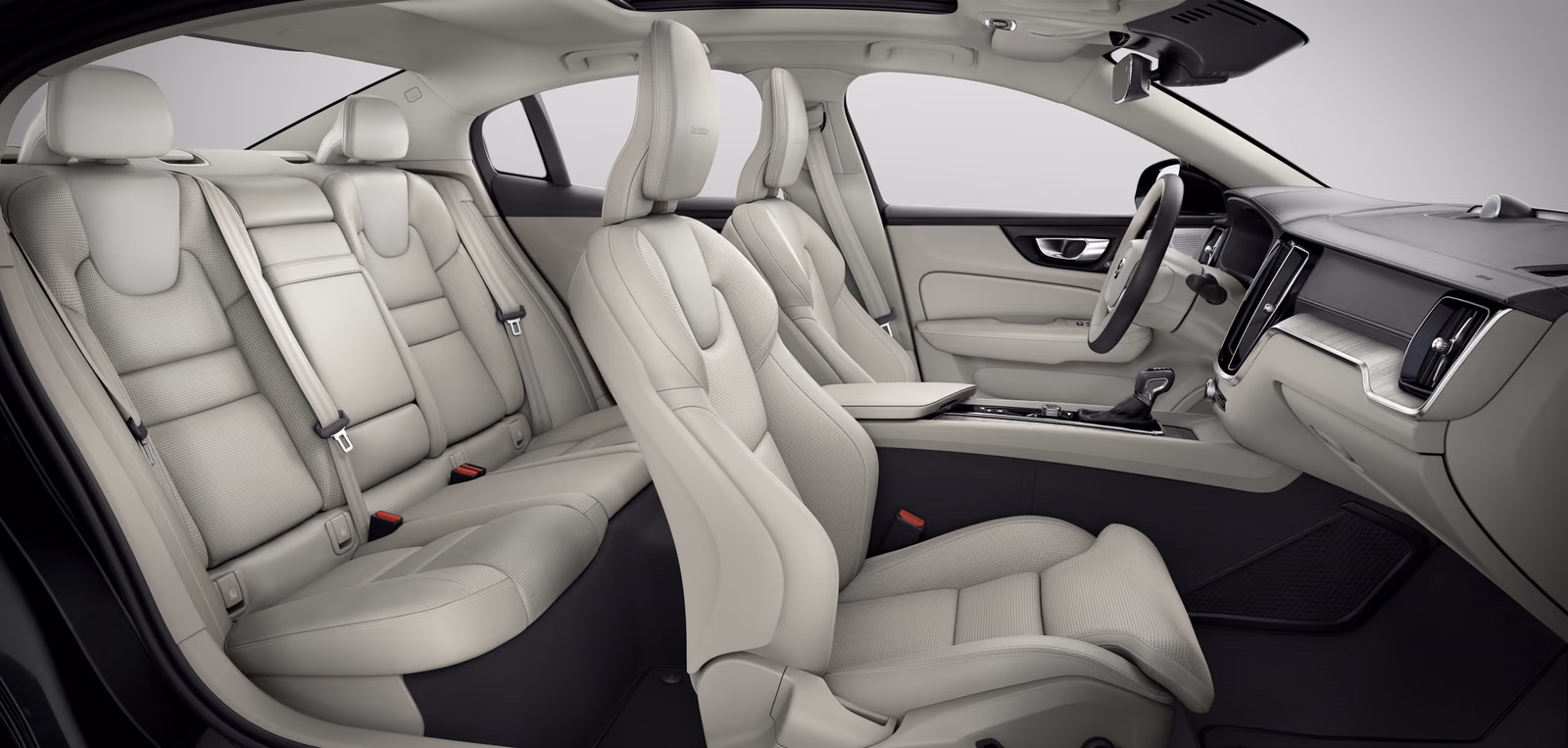 Volvo S60 — салон