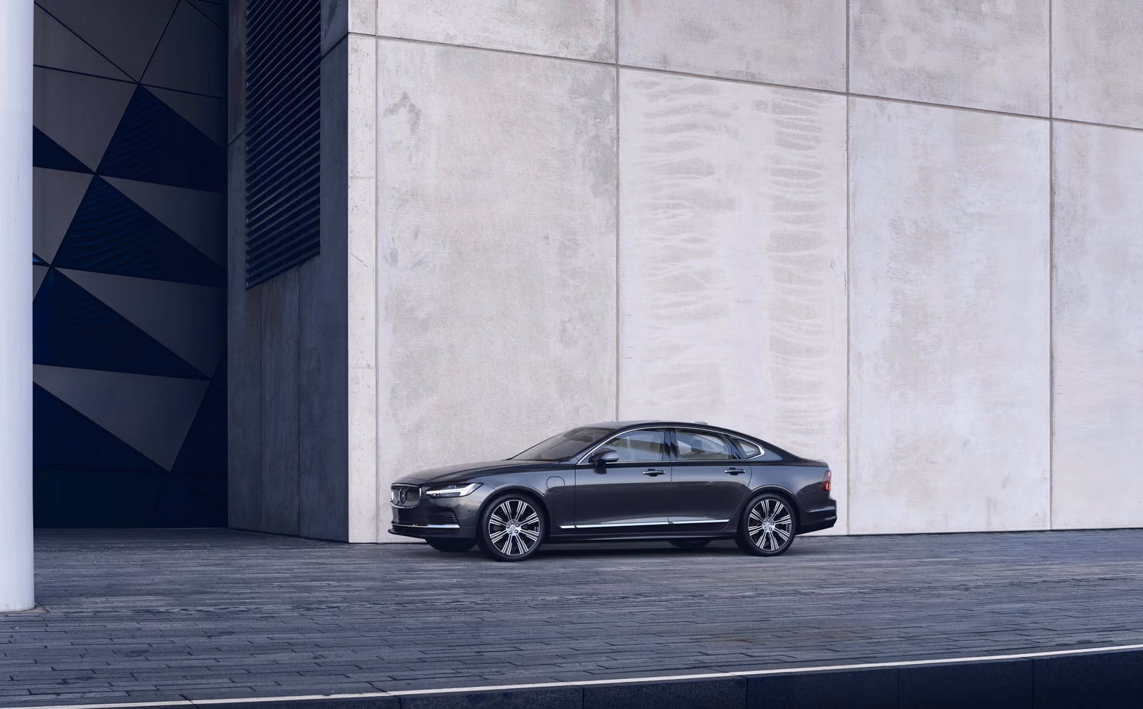 Volvo S90 — вид сбоку