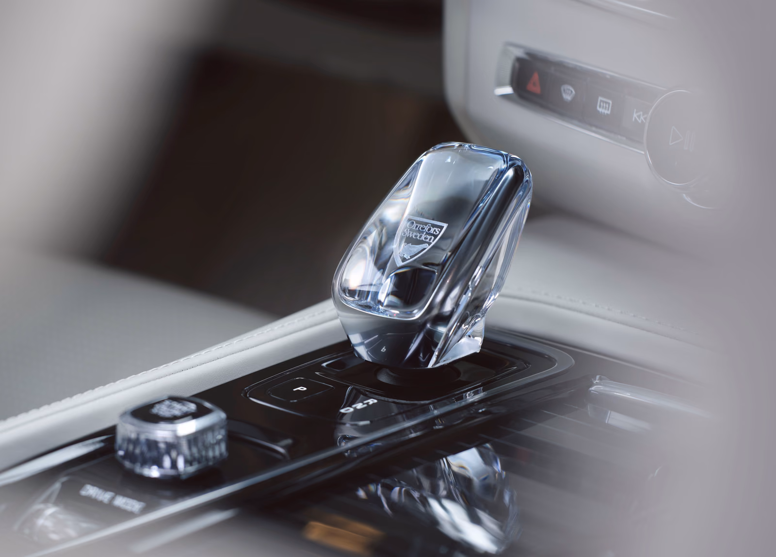 Volvo S90 — оптика крупным планом