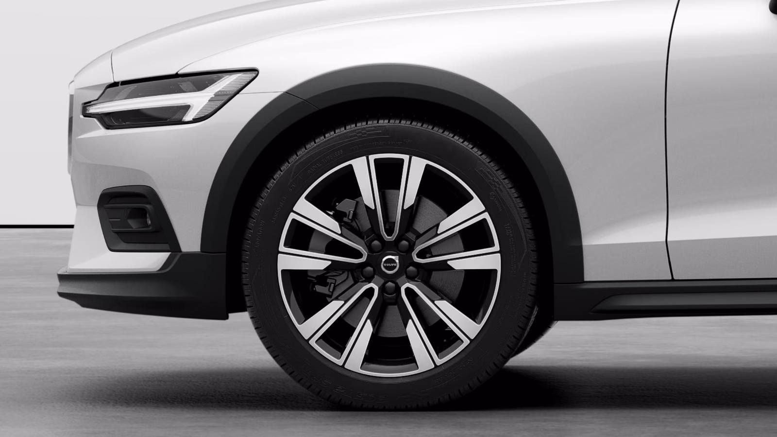 Колесо и защитная накладка арки V60 Cross Country