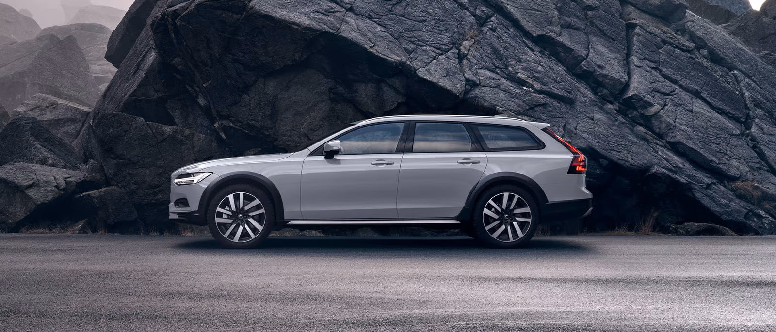 Volvo V90 Cross Country в профиль