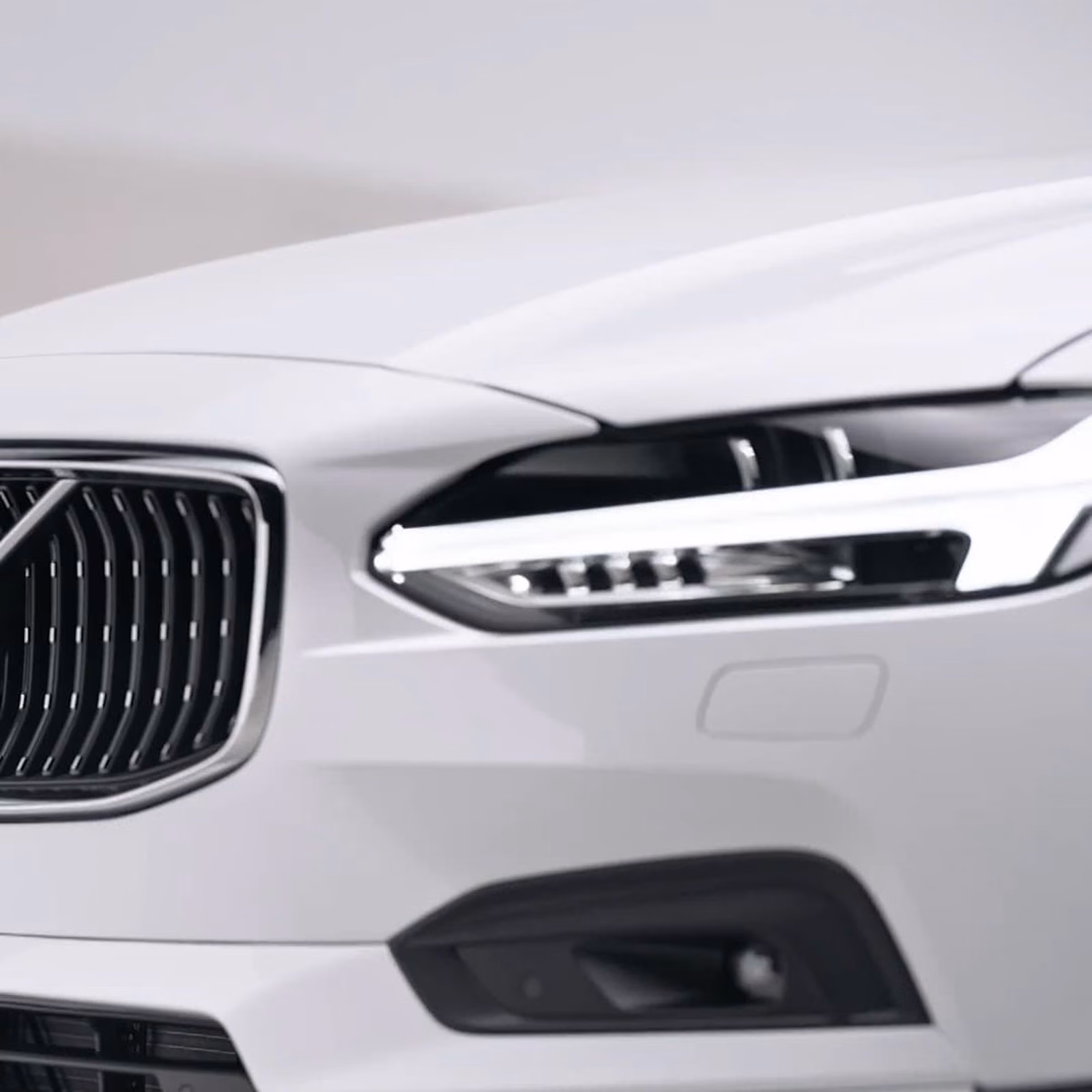 Фара и решётка Volvo V90 Cross Country