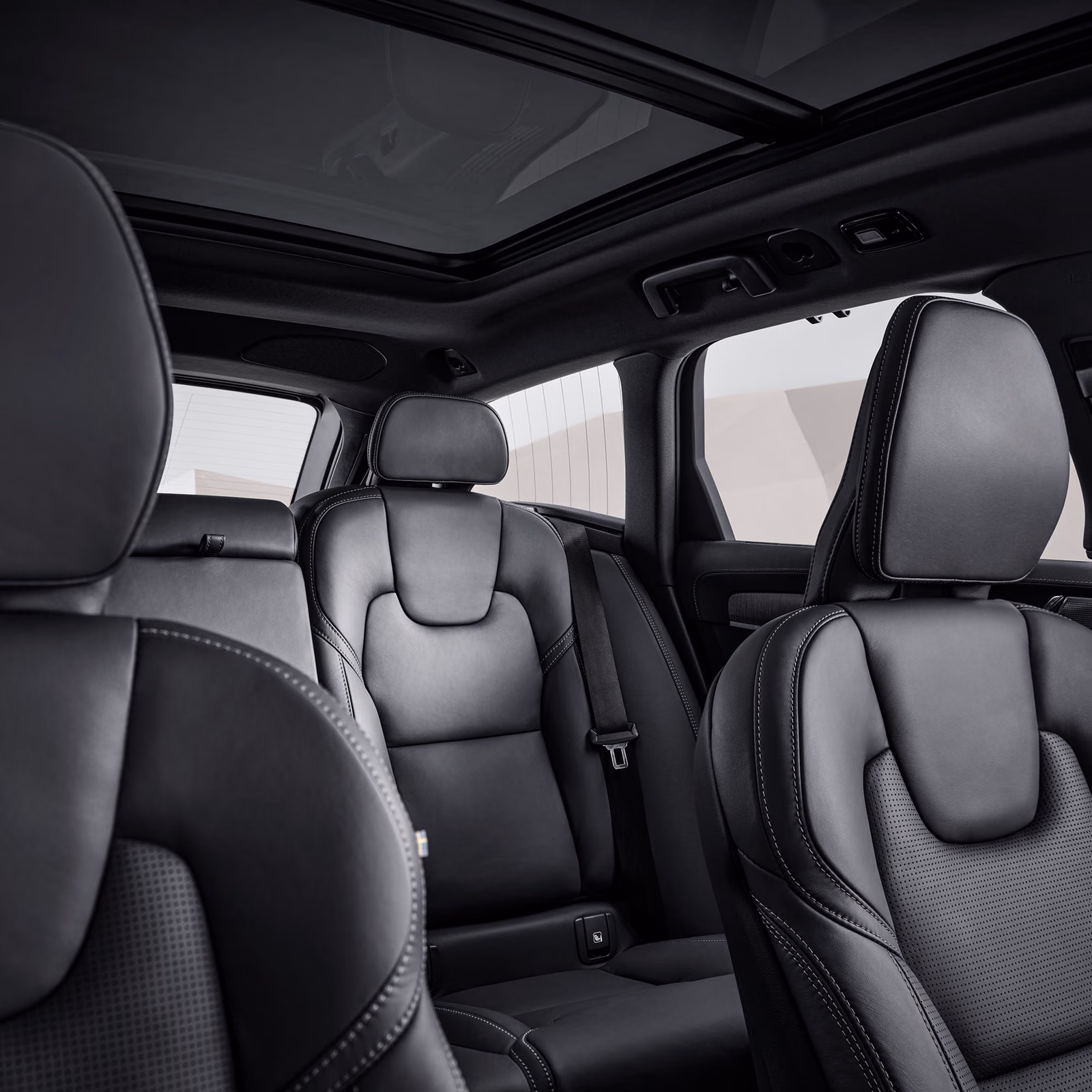 Кожаные кресла и панорамная крыша Volvo V90