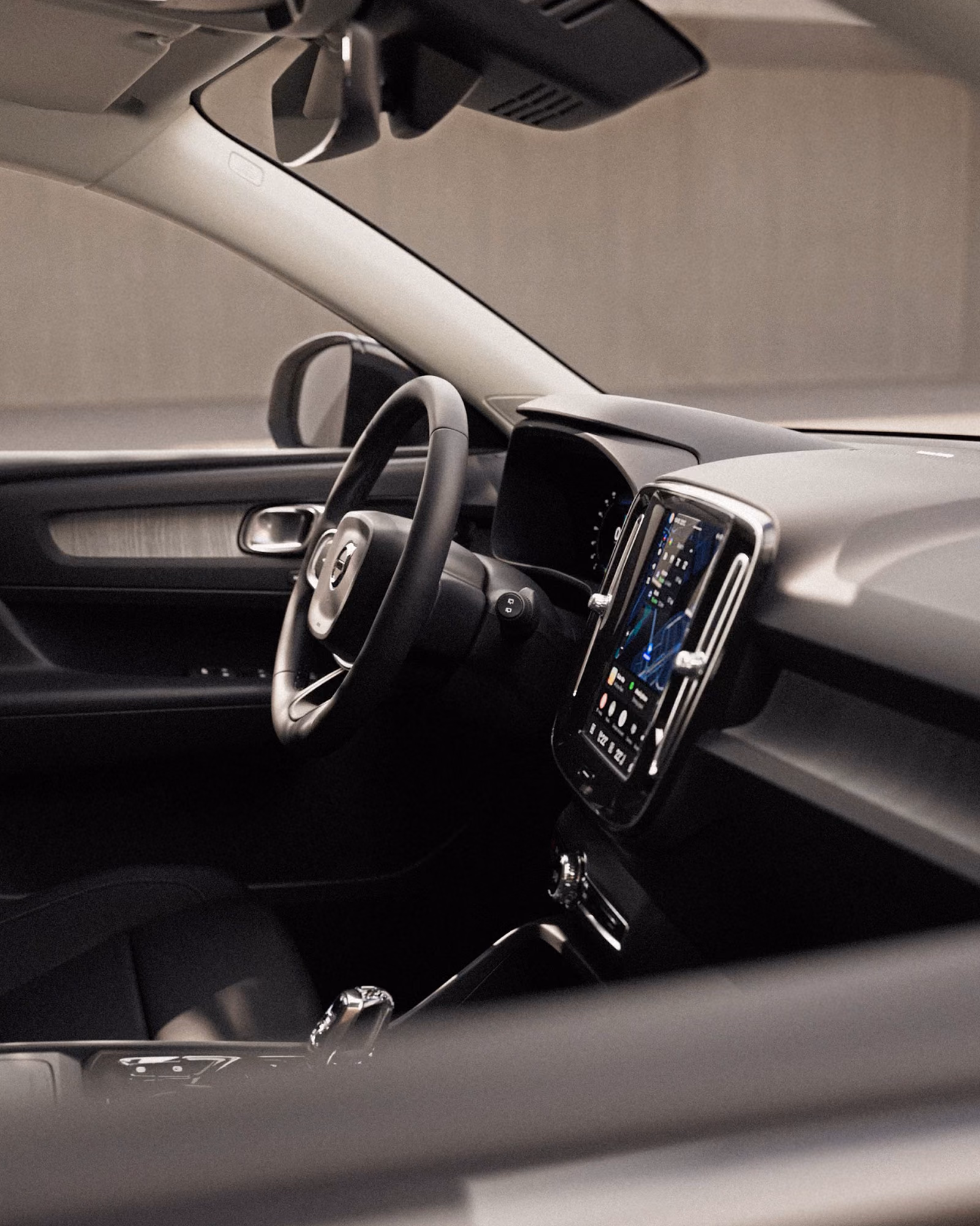 Передняя панель и экран Volvo XC40