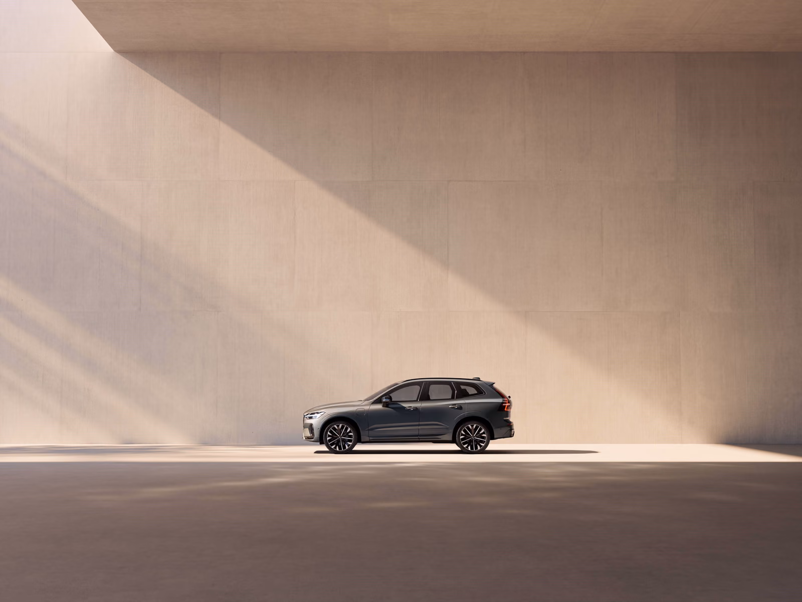 Volvo XC60 — вид сзади