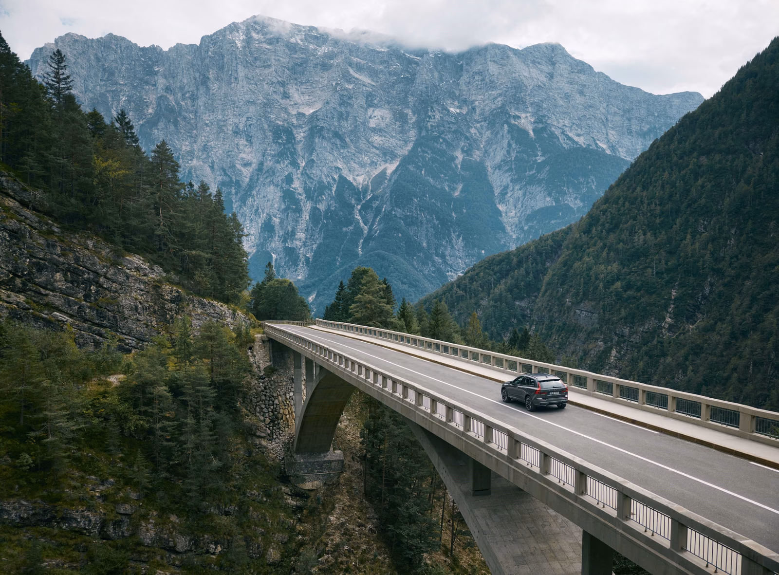 Volvo XC60 — крупный план кузова
