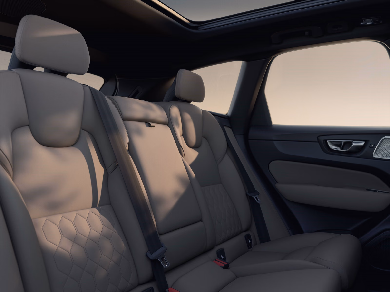 Volvo XC60 — задний ряд