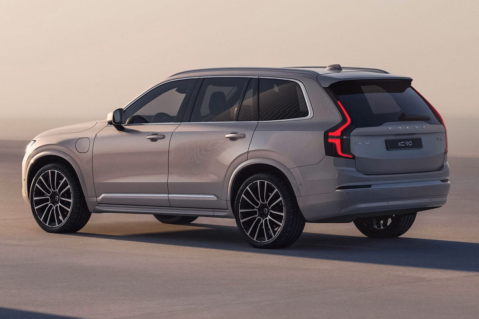 Volvo XC90 — вид сзади в три четверти