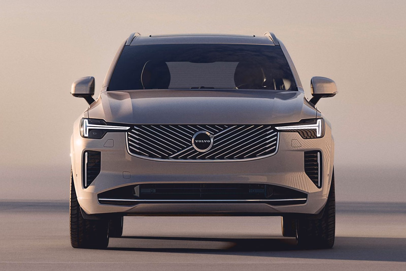 Volvo XC90 — спереди в три четверти