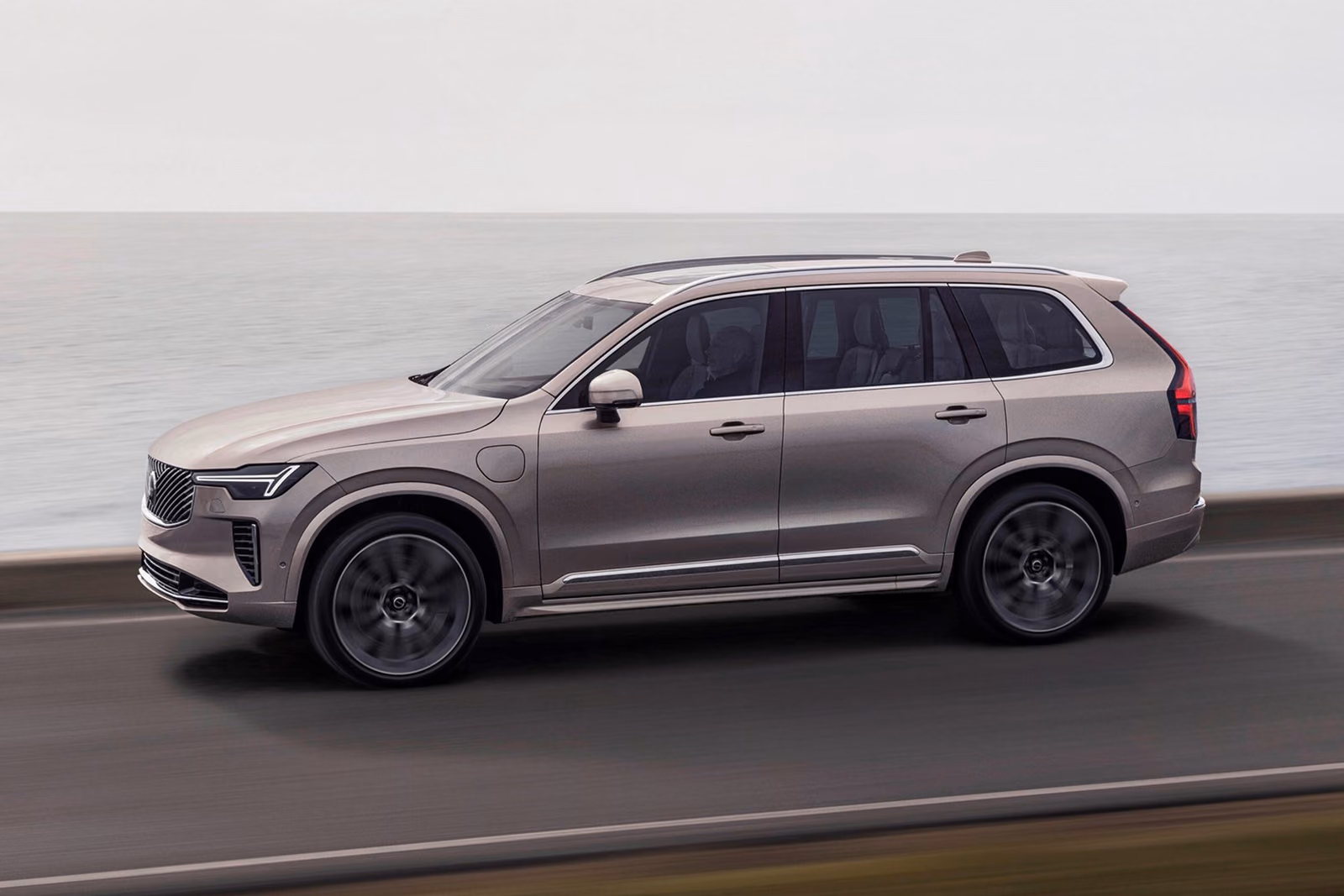 Volvo XC90 — вид сбоку