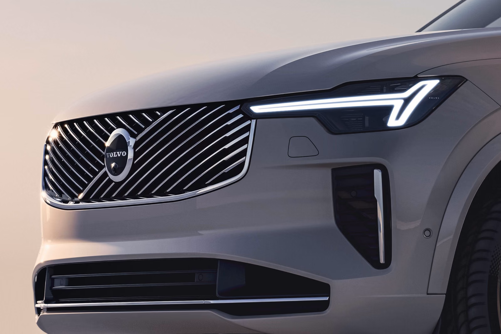Volvo XC90 — оптика крупным планом