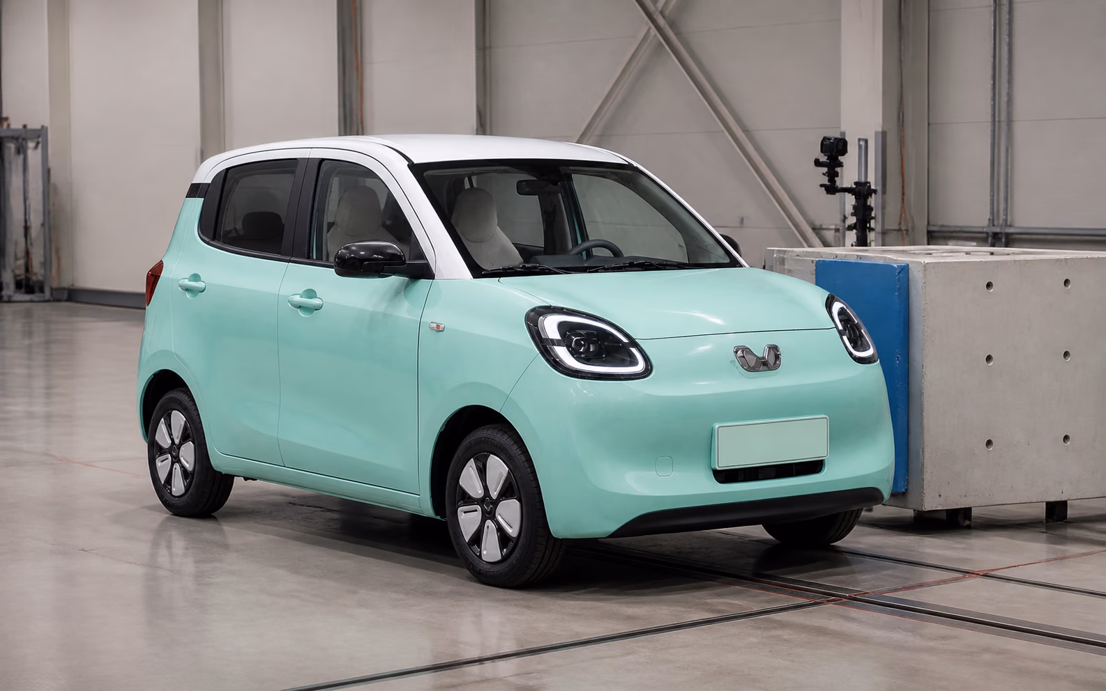 Силовой кузов и элементы безопасности четырёхдверного Wuling Hongguang Mini EV