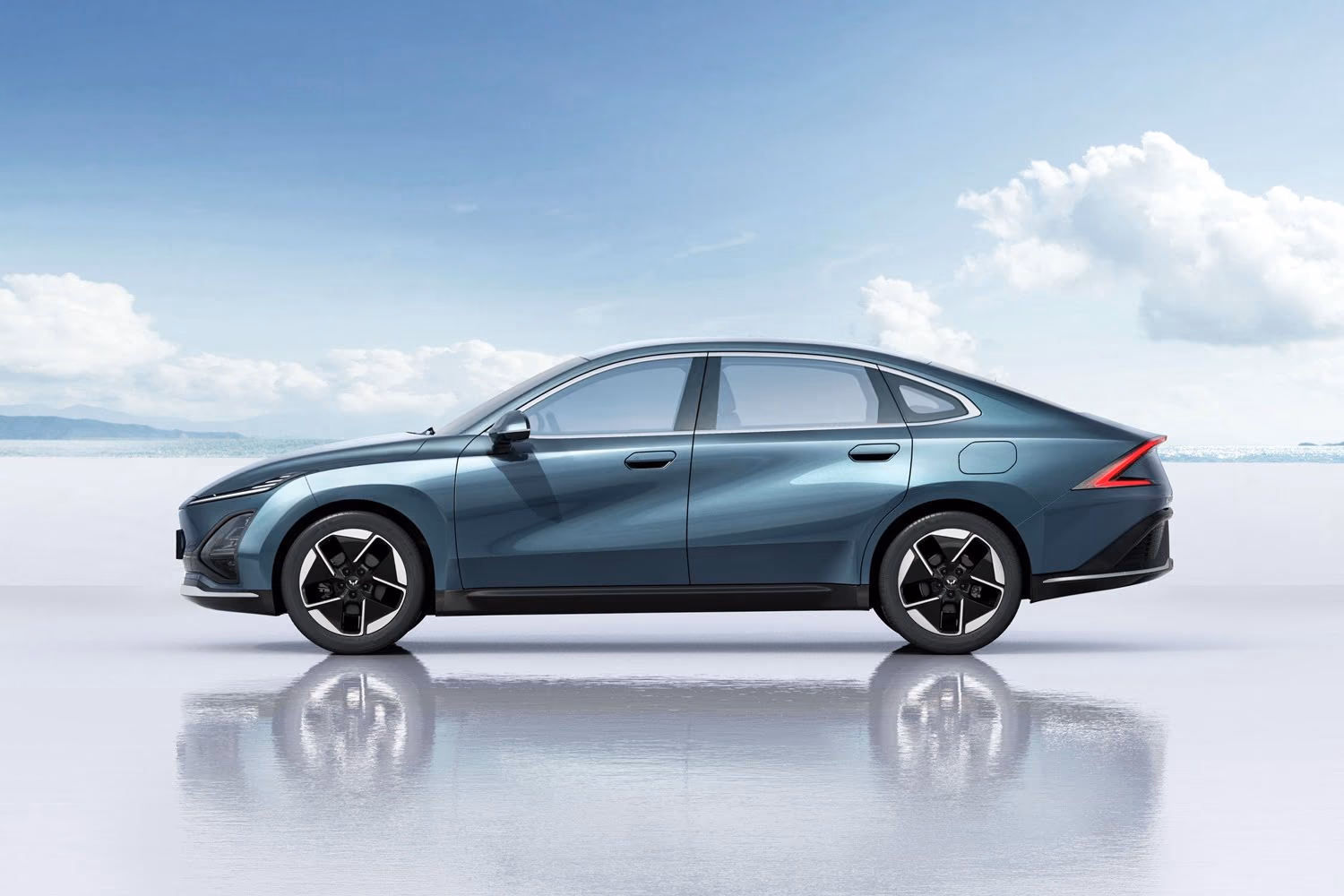 Wuling Starlight, вид сбоку
