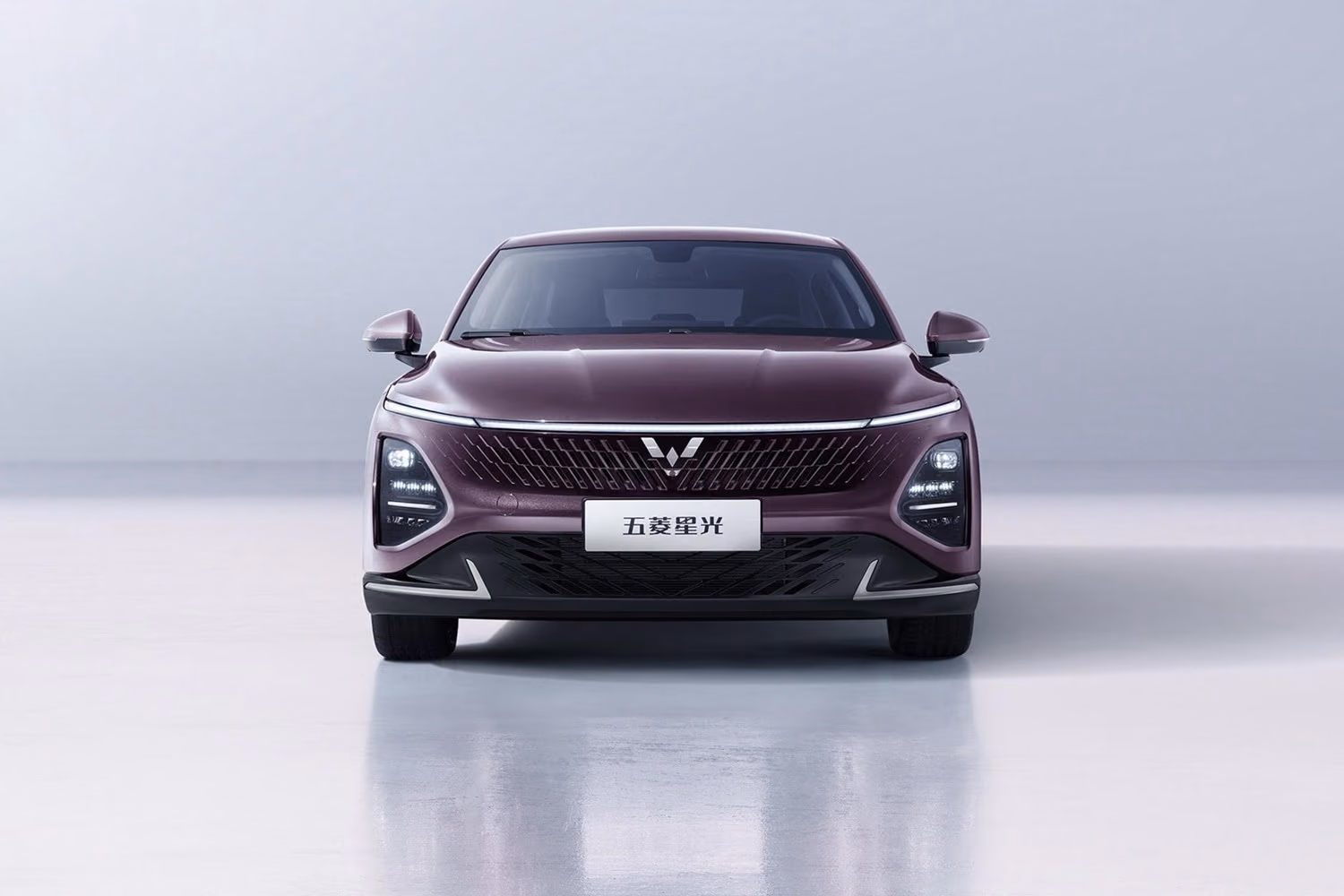 Wuling Starlight PHEV, вид спереди