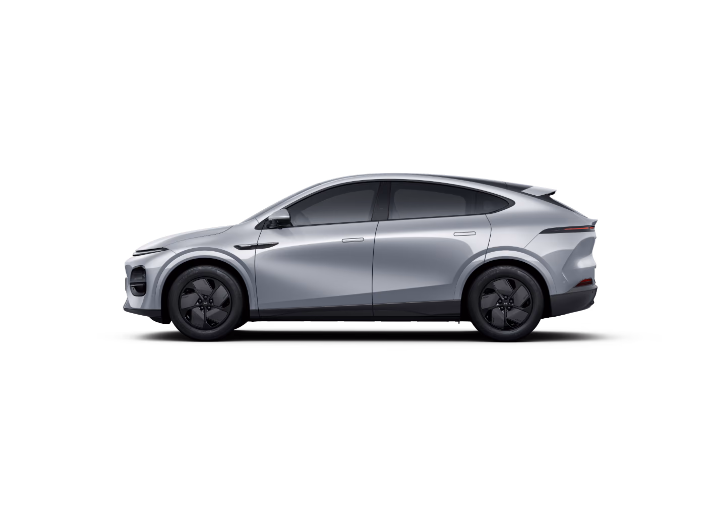 Серебристый XPeng G6, профиль кузова