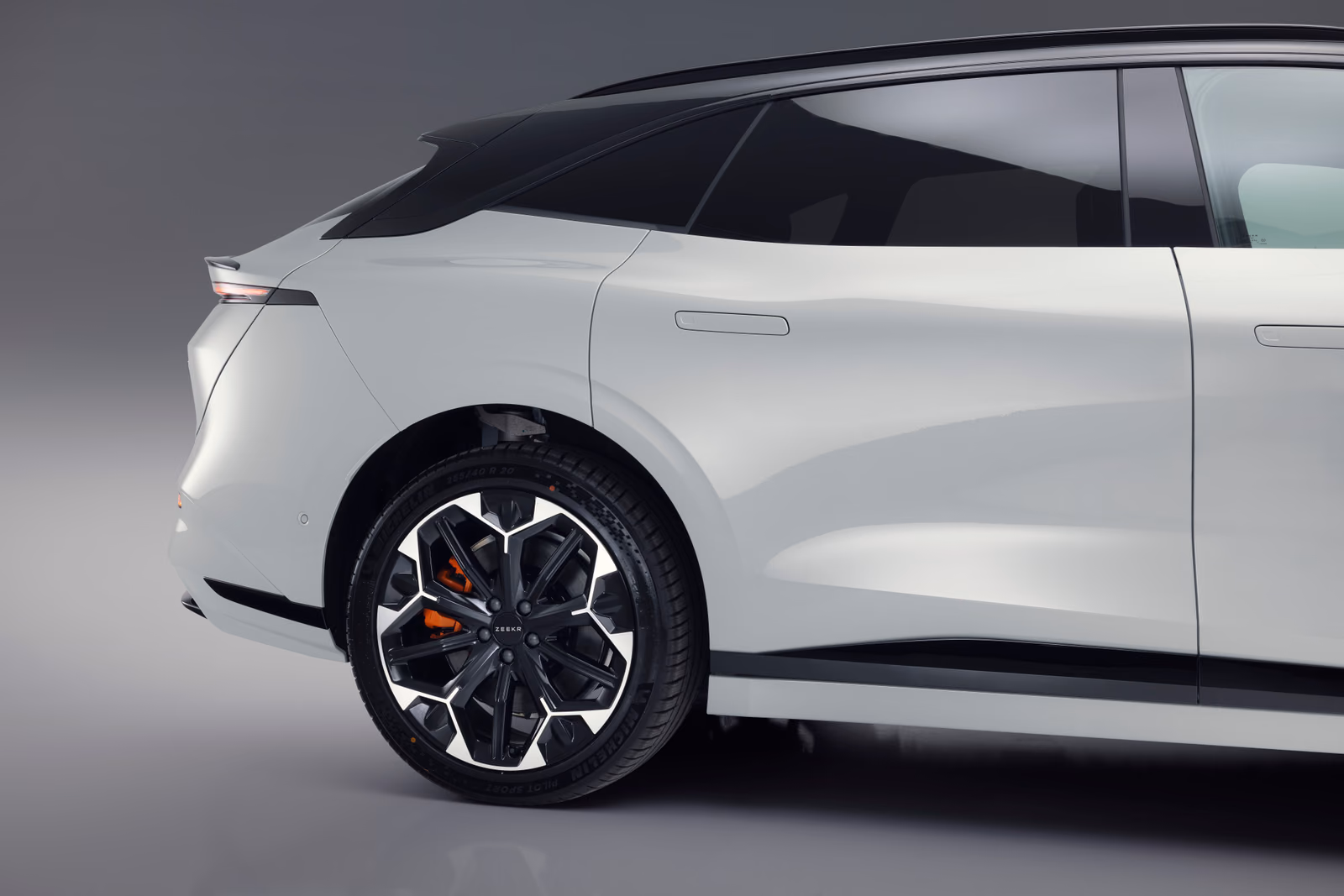 Zeekr 007 GT / 7GT — заднее колесо и линия крыши