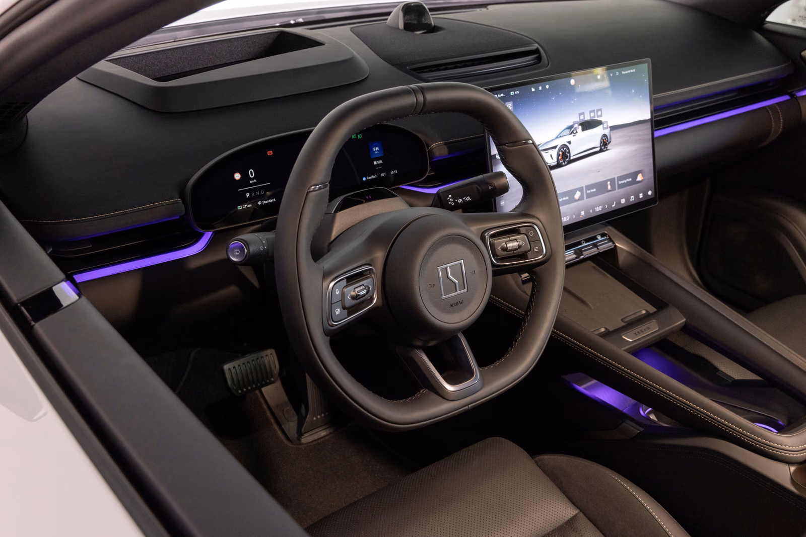 Zeekr 007 GT / 7GT — леворульный цифровой кокпит