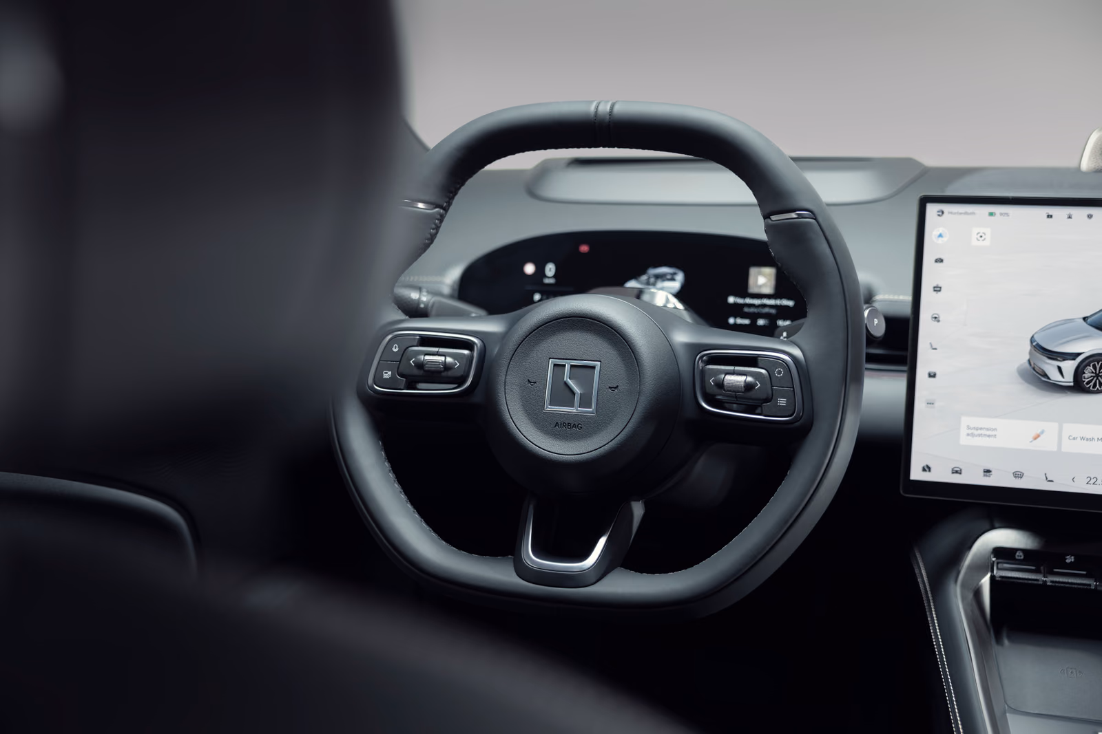 Zeekr 007 GT / 7GT — рулевое колесо и приборная панель